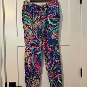 Lilly Pulitzer Piper Pull-On Ankle Pants in the "Beach Loot" print